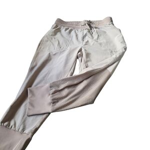 Kyodan Activewear Cropped Capris in Cream XS